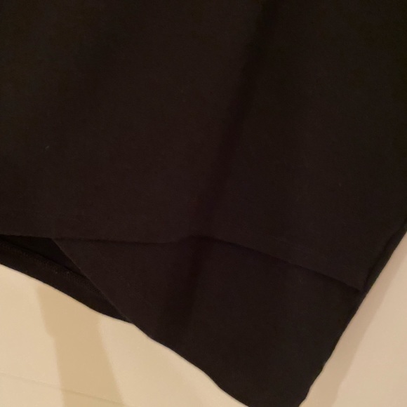 Litttle black Skirt - Picture 2 of 2